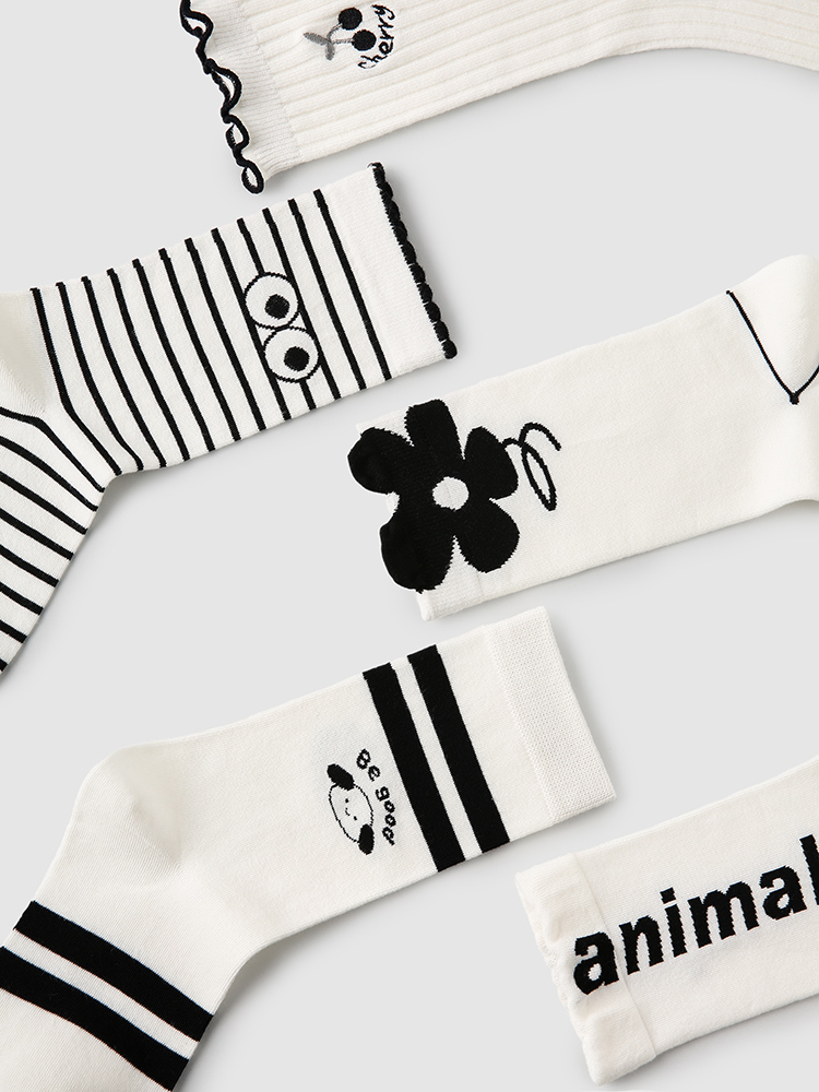 LL Socks Women Crew Socks Black and White Classic Ruffle Turn-cuff Letter Socks 5 Pairs