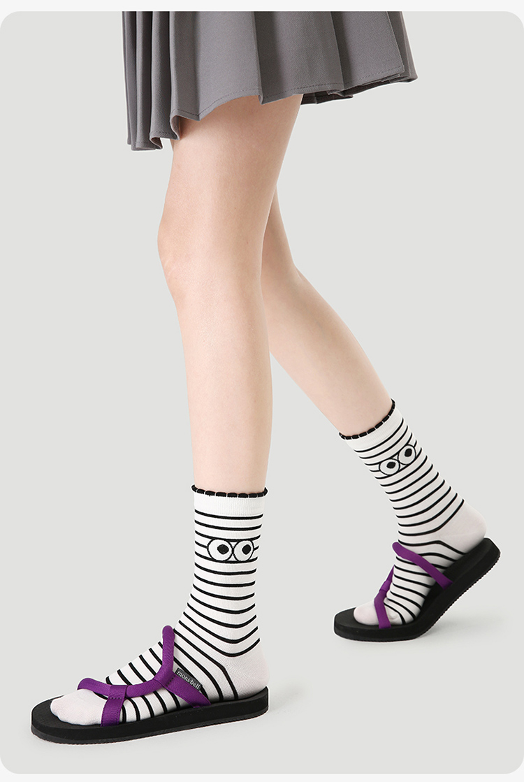 LL Socks Women Crew Socks Black and White Classic Ruffle Turn-cuff Letter Socks 5 Pairs