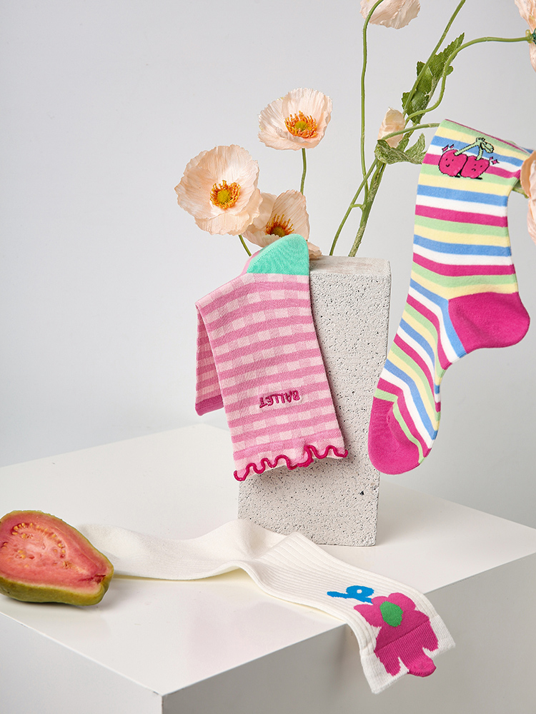 LL Socks Women Crew Socks Flower Among Small Fruits Floral Pattern Plaid Socks 5 Pairs