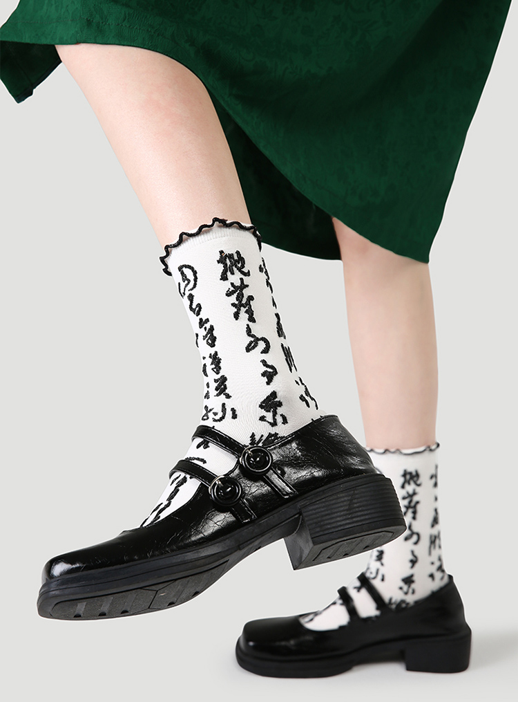LL Socks Women Crew Socks Listen the Wind Chimes Black Floral Pattern Socks 5 Pairs