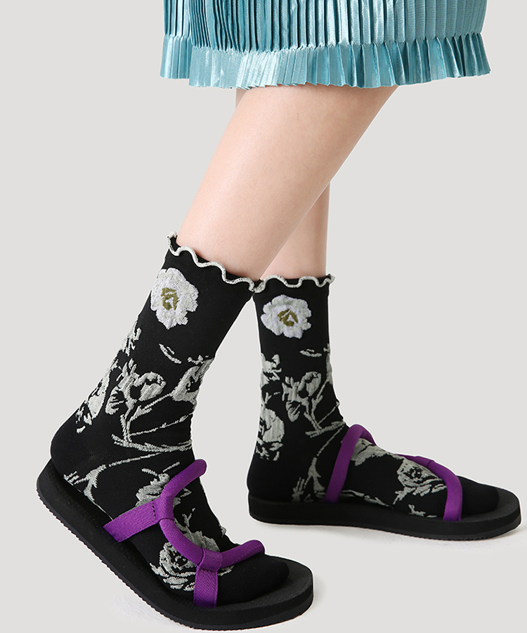 LL Socks Women Crew Socks Listen the Wind Chimes Black Floral Pattern Socks 5 Pairs