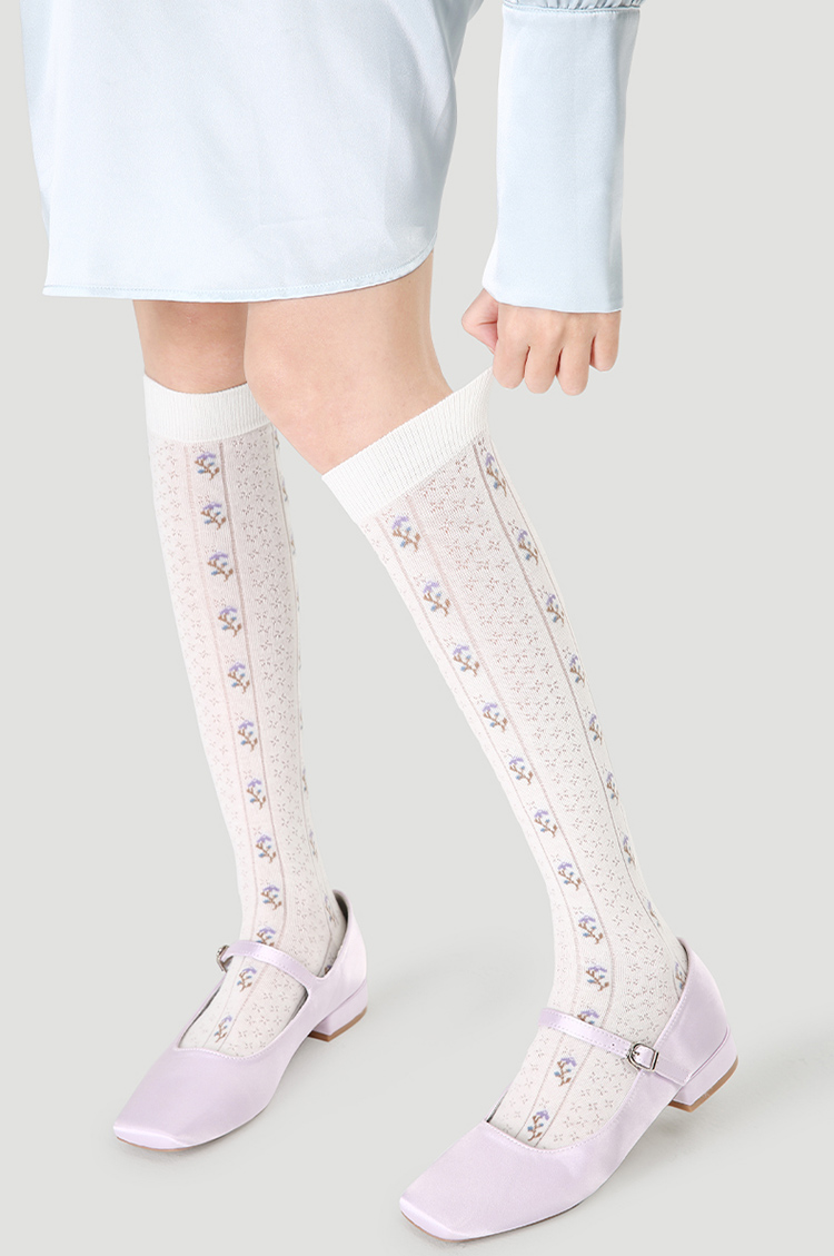 LL Socks Women White Knee High Socks A Bundle of Nightshade Floral Pattern Socks 1 Pairs