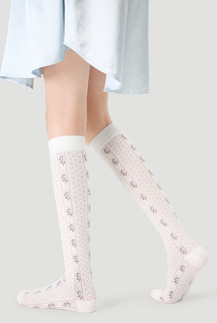 LL Socks Women White Knee High Socks A Bundle of Nightshade Floral Pattern Socks 1 Pairs