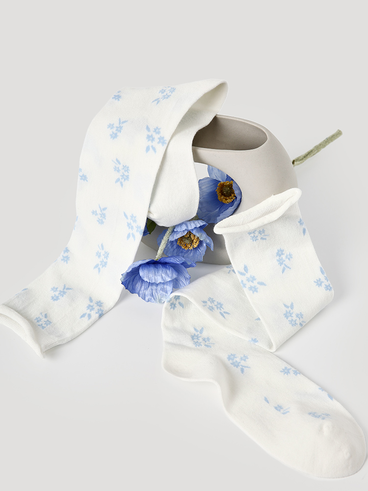 LL Socks Women White Knee High Socks Clustered Blossoms White Floral Pattern Socks 1 Pairs