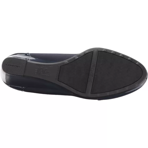 LifeStride Women's Juliana Stretch Wedge Pump