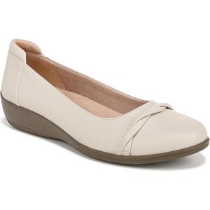 imageLifeStride Womens Impact SlipOnAlmond Milk
