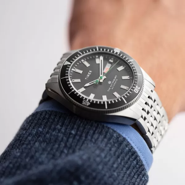 Timex Mens Waterbury Diver Automatic 40mm WatchStainless SteelGreyStainless Steel