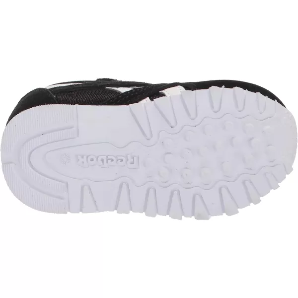 imageReebok UnisexChild Boys Classic Nylon SneakerBlackWhite