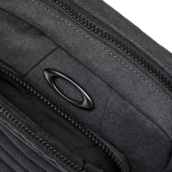 imageOakley Enduro 20 Shoulder BagBlackout Dark Heather