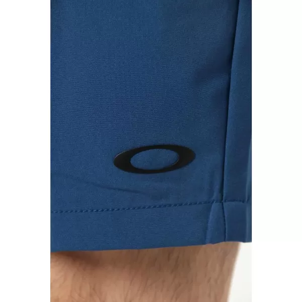 imageOakley Mens Base Line Hybrid 21Inch ShortsDark Blue