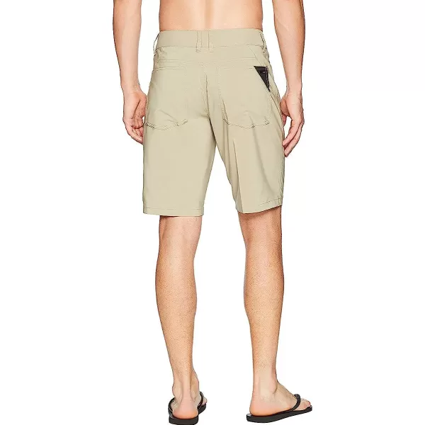 imageOakley Mens Base Line Hybrid 21Inch ShortsRye