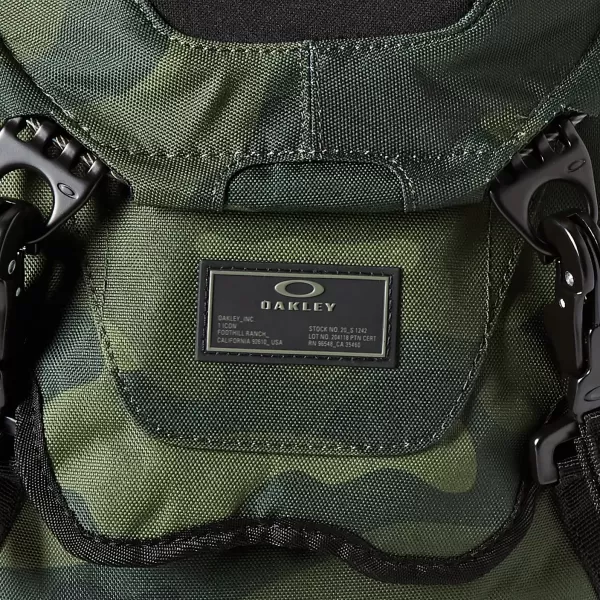 imageOakley Mens Bathroom Sink Backpack Stealth Black One SizeOne Size Core Camo