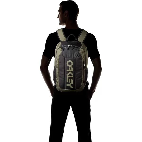 imageOakley Mens Enduro 30 20L Backpack Blackout20L Dark Brush