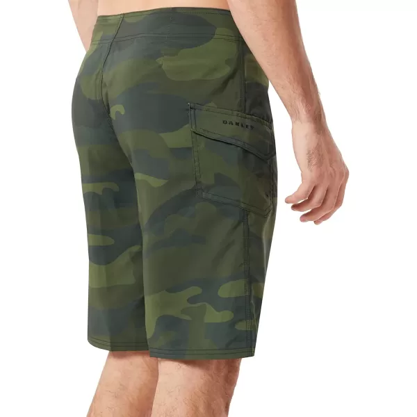 imageOakley Mens Kana 21Inch Board ShortsCore Camo