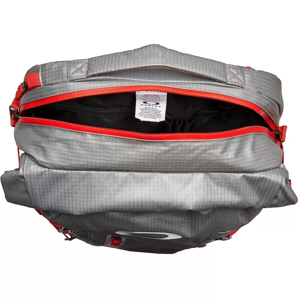 imageOakley Mens Motion 26 Backpack Grigio Scuro 20 H x 13 W x 3 DOakley Mens Motion 26 Backpack Grigio Scuro 20 H x 13 W x 3 D