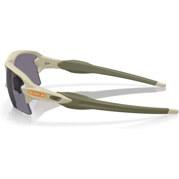 imageOakley Mens Oo9188 Flak 20 XL Rectangular SunglassesMatte SandPrizm Grey