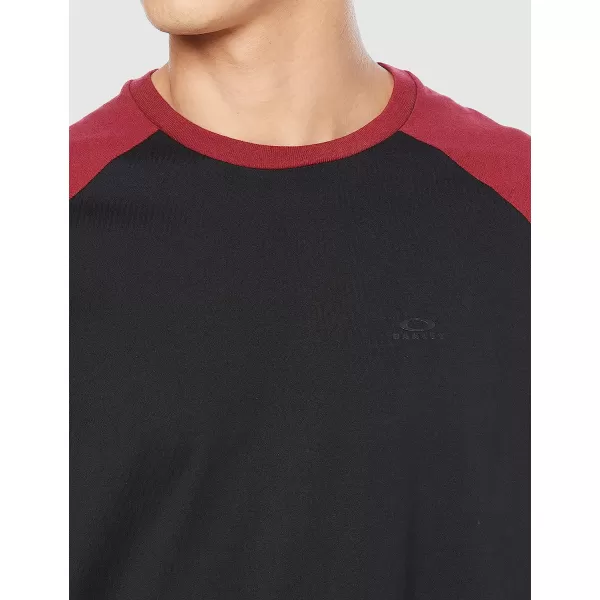 imageOakley Mens Relax Raglan 34 TeeBlackIron Red