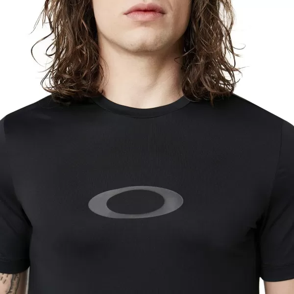 imageOakley Mens Standard Ellipse Logo RashguardBlackout