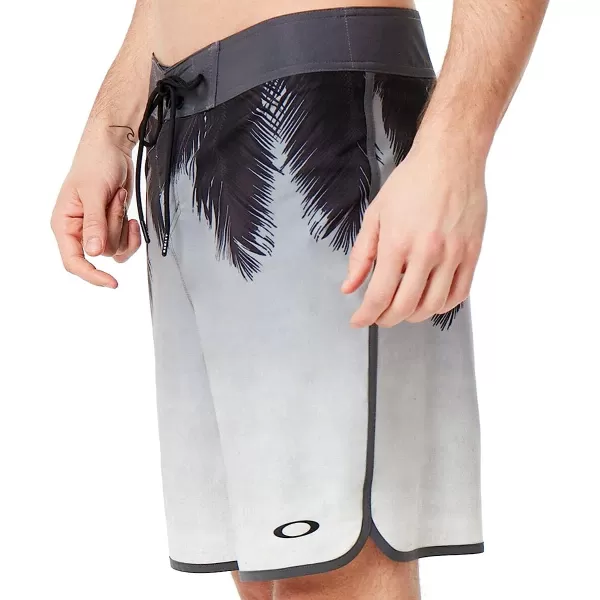 imageOakley Mens Standard Mirage Palm 19 InchesWhite