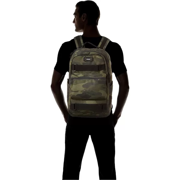 imageOakley Mens Street Skate Backpack Blackout One SizeOne Size Core Camo
