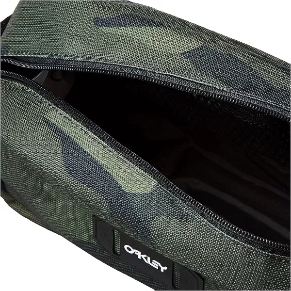 imageOakley Mens Street Toiletry KitCore Camo