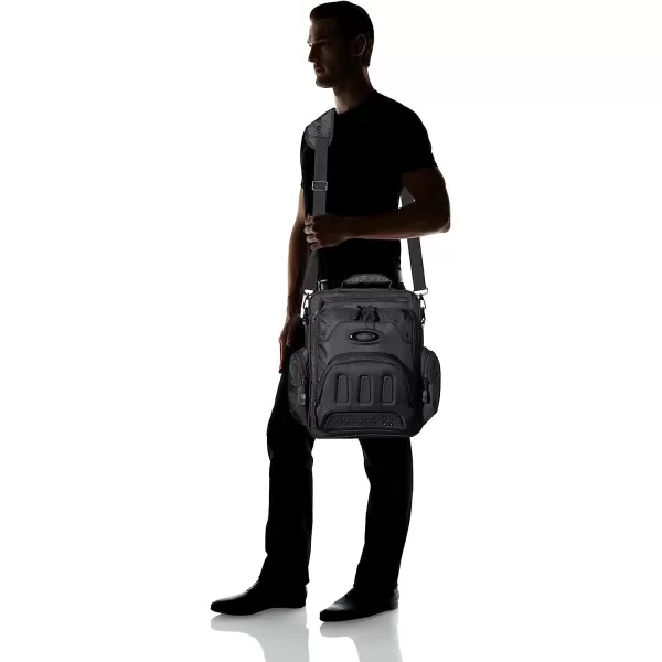 imageOakley Mens Vertical Messenger 20 Blackout UOakley Mens Vertical Messenger 20 Blackout U