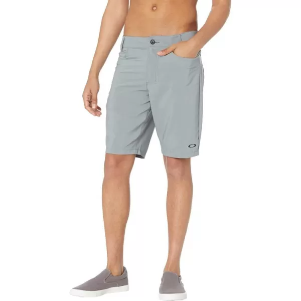 imageOakley Mens Base Line Hybrid 21Inch ShortsSteel Grey