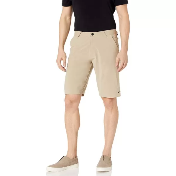 imageOakley Mens Velocity ShortRye