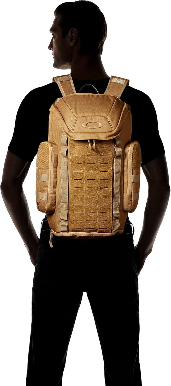 imageOakley Mens Link Pack Miltac Coyote UCoyote