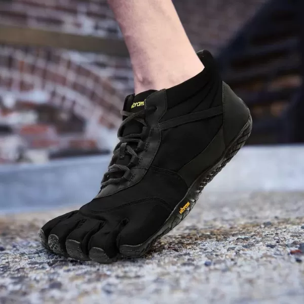 Vibram Mens FiveFingers VTrek Insulated Hiking ShoeBlack